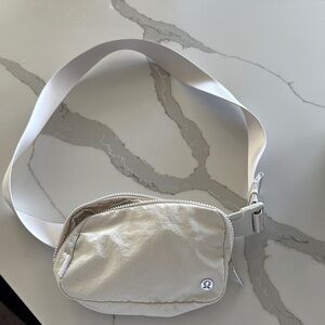 lululemon athletica everywhere belt bag in bone